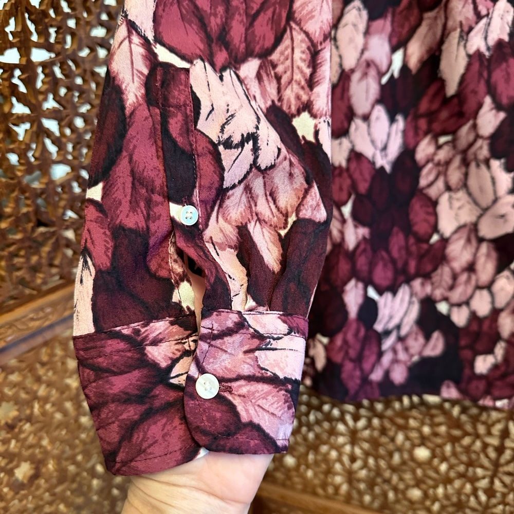 🚺 Talbots purple leaf patterned top - Picture 5 of 9